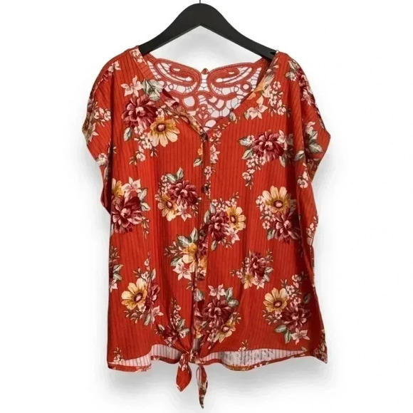 Bobbie Brooks Tops - ❄️3/$15❄️ Bobbie Brooks Womens Shirt Coral with Flowers Size 2X Crochet Lace